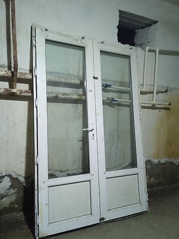 PVC şüşəli ikiqat qapı - Material: ağ rəngli PVC profil -