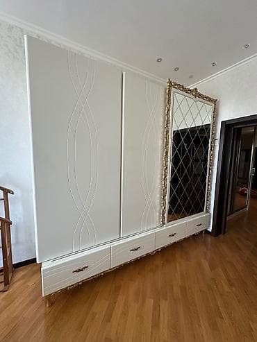 qapi bezekleri: Dolab. 300azn. ideal veziyyetde. Tecili evden cixmalidir. Ünvan — 1