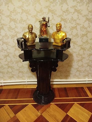 Qara klassik QEDİMİ 70 İLLERİN sütun formalı dekorativ stend ( DİQQET at lalafo.az Qara klassik QEDİMİ 70 İLLERİN sütun formalı dekorativ stend ( DİQQET
