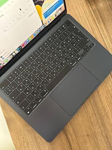 apple mac book pro i7: Apple Macbook air 13/ M2 / 8/256gb Çox az istifadə edilib. Faiz — 1