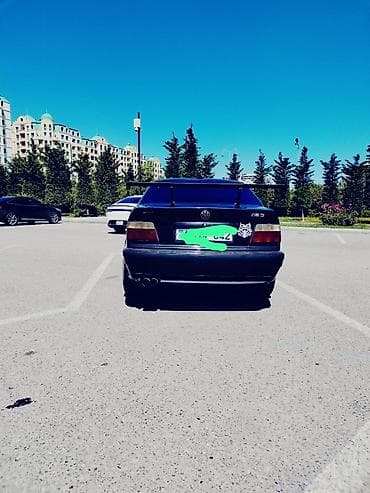 BMW sedan – idman üslublu tüninqlə - Korpus: qara rəngli 4 qapılı — 7