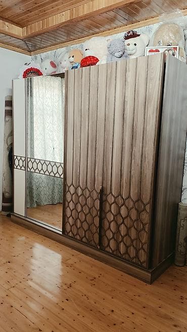 Yataq otağı üçün geniş və funksional sürgülü qapılı dolab. Dolab lalafo.az -da Yataq otağı üçün geniş və funksional sürgülü qapılı dolab. Dolab