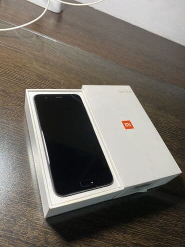 Kasalar: Xiaomi Mi 6, 64 GB, rəng - Qara, 
 Qırıq — 1
