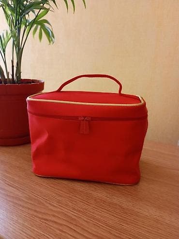 Qırmızı kosmetik/aksesuar çantası - Ölçü: orta həcmli, dərin əsas