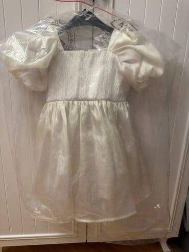 Yeni il donu,4-5 yaş,quru təmizləmə olub