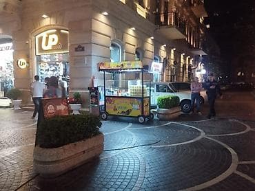 kask satışı: Taxtadan hazırlanmış ticarət köşkü. Bu köşk hər cür ticarət fəaliyyəti — 4