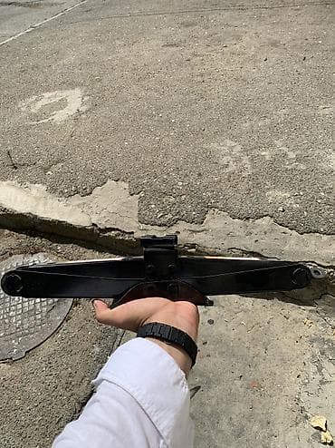 ravon 3: Yeni Mexanik Domkrat, Maksimum yükqaldırma: 3 t, Ödənişli çatdırılma, Ünvandan götürmə — 4
