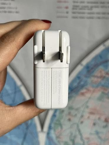 iphon xr: Apple 70W USB‑C Power Adapter (Model A2518) - Güc: 70W - Port: USB‑C — 4