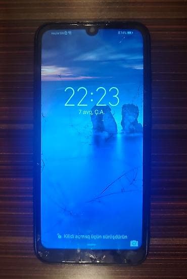 panel radiator: Huawei Y6, 32 GB, rəng - Qara, Qırıq — 1