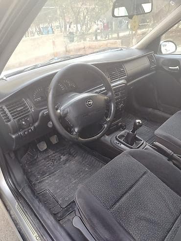 opel vectra b: Opel Vectra: 1.6 l | 1998 il 53464 km Sedan — 8