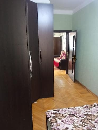 квартира в гяндже: Samaxinka terefde leyla sadlig sarayina yaxin 2 otaqli orta temirli — 3