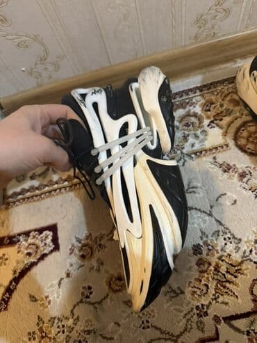 Tərliklər: Balmain tərzində qara-ağ rəng palitrasında futuristik dizaynlı — 3