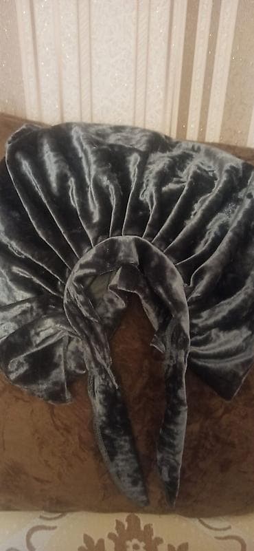 Üst geyimi: Boyunluq və papaq. materiali vilyur hicablılar üçün 20 Yanvarda — 8