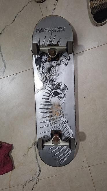 Skateboard – tam ölçülü skeytbord - Taxta: klassik konkav formalı lalafo.az -da Skateboard – tam ölçülü skeytbord - Taxta: klassik konkav formalı