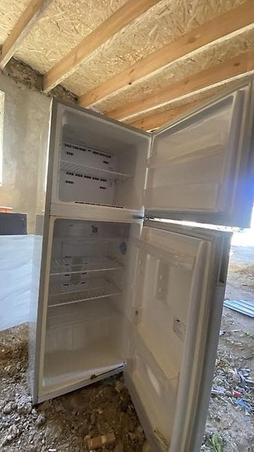 televizorlarin satisi: İki qapılı soyuducu - Üst hissədə dondurucu bölmə, 2 mərtəbəli rəf — 2