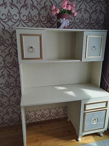 🌙Beniz 8485 Yazi masasi yeni kimi demek olar islenmiyib.teecili