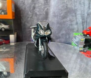 шлем для мотоцикла: Коллекционная модель Triumph Daytona 955i dark Green 1997 Welly Scale — 7