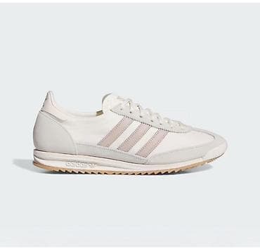 krasofka: Adidas Originals üslubunda klassik idman ayaqqabısı. Ağ rəngli korpus — 1