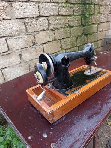 Qədim xalçalar: Mexaniki tikiş maşını – klassik, əl qolu ilə idarə olunan model. 60 — 4