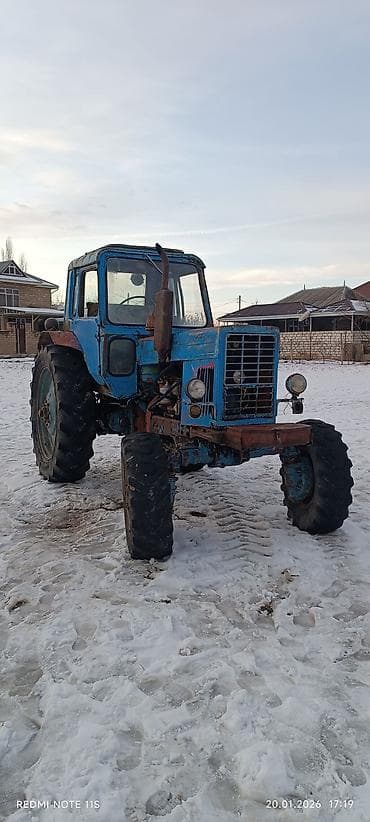 Traktor MTZ (Belarus) tipli, dörd təkərli, kabinalı. Texniki