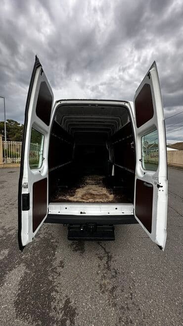 kia ceed 2010: Ford Transit: 2.4 l | 2010 il 188000 km Van body type — 5