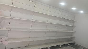 divar rəf: Mağaza vitrin rəfləri – modul tipli divar sistemi - Rəng: ağ - — 1