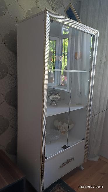 şkaflar ucuz: Şüşə vitrindən ibarət dekorativ dolab - Material: ağ laminat korpus — 5