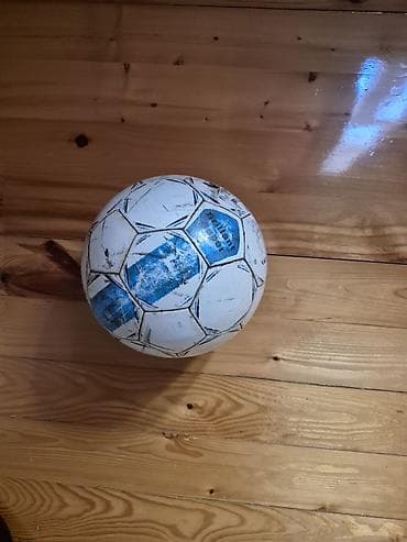 Dəbilqələr: Futbol topu - Klassik 32 panelli quruluş (200 altıbucaqlı + 12 — 2