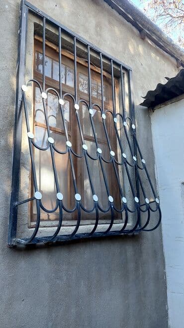решетки на окна: Metal pəncərə barmaqlığı tecili satilir - Material: qalın divarlı — 1