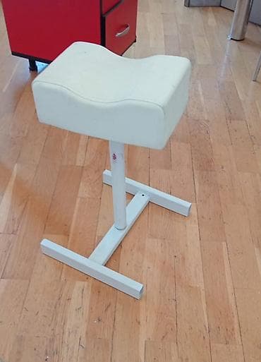 Pedikür üçün ayaq dayağı/stulu - Rəng: ağ - Otaq tipli salon