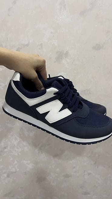 синие мужские туфли: Tünd göy rəngli idman ayaqqabısı — 2