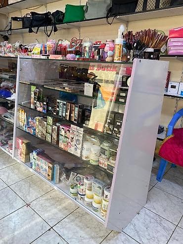 Kassa stolları: Mağaza üçün vitrinlər Kasmetikabujiteriya paltar isdeye uygun — 3