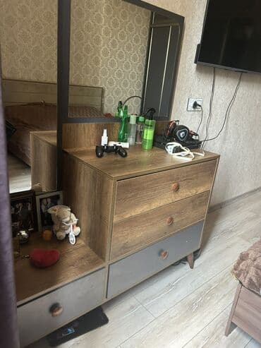 soyunma otağı: İşlənmiş, Güzgülü — 3