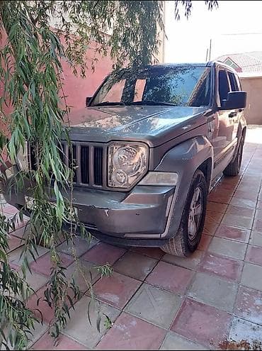 Jeep Liberty: 3.7 l | 2012 il Ofrouder/SUV — 4