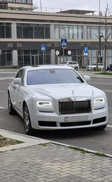 Lüks və biznes sinfi avtomobil parkından foto seçimi: - Rolls‑Royce
