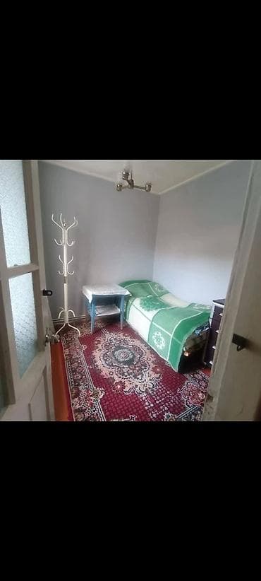 kirayə 1 otaq: Geniş və işıqlı mənzil Satılır şəhərin mərkəzi bazardan yuxarda 3 — 4