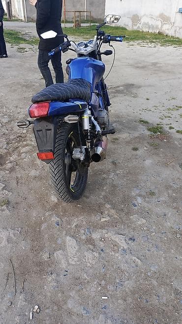 Mavi rəngli yol tipli motosiklet Texniki və dizayn xüsusiyyətləri: -