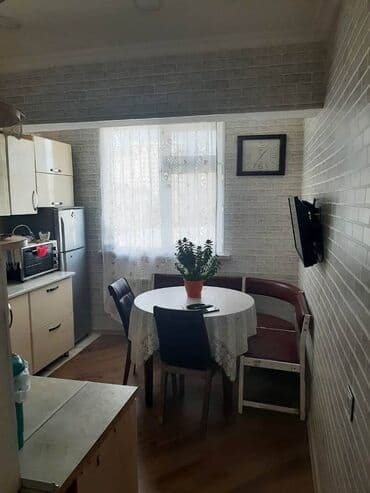 evler bineqedide: Bakı, 3 otaqlı, Köhnə tikili, m. Xətai, 72 kv. m — 2