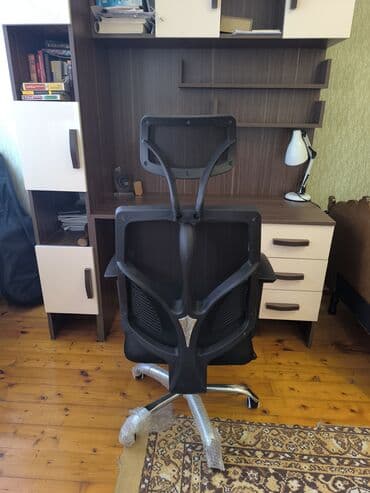 Təzə kreslodur, tam rahat, qolları 3d dir, sağa sola fırlanir, kreslo