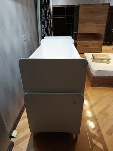 Uşaq və gənc otağı üçün dəstlər: Oğlan və qız üçün, Dördbucaq, Beşik, Dəstsiz, Matras ilə, Yellənmə mexanizmsiz — 1