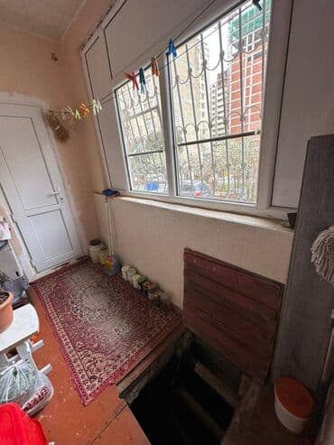 9 ci mikrorayon satilan evler: Bakı, 3 otaqlı, Köhnə tikili, 80 kv. m — 18