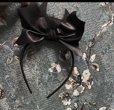 uwaq donu: Qız uşaqları üçün zərif qara paltar .8 yaş üçündür .Yanında şac — 3