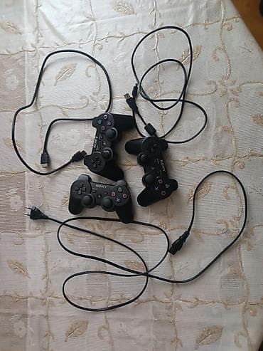cd disk: Sony PlayStation 3 (PS3) Slim oyun konsolu dəsti Dəstə daxildir: - — 1