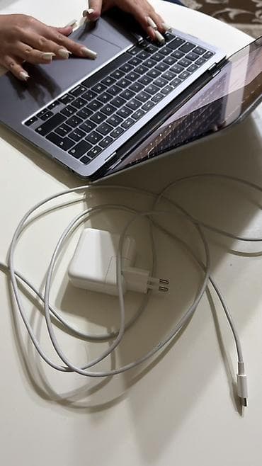 ikinci el macbook air: Apple MacBook Air 13.3" (M1, 2020) - Çip: Apple M1 - RAM: 8 GB - — 4