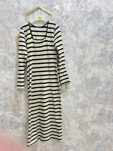 Zolaqlı uzun don - Model: Uzun kəsimli, düz siluet - Naxış: Qara-ağ