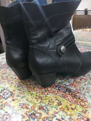 kişi üçün qırmızı çəkmələr: Qısaboğaz, Ölçü: 40.5, rəng - Qara, Yeni — 10