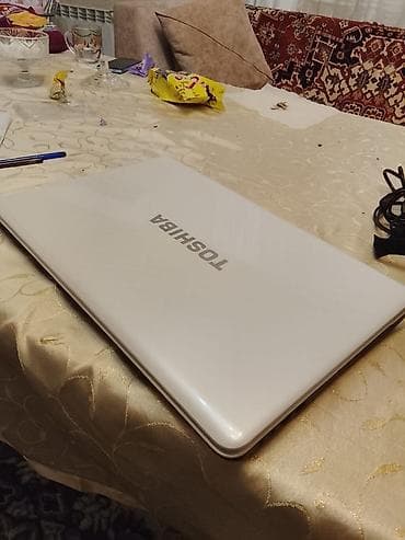 noutbuk 17 3: Toshiba Satellite noutbuku – ağ korpus, tam ölçülü klaviatura və — 2