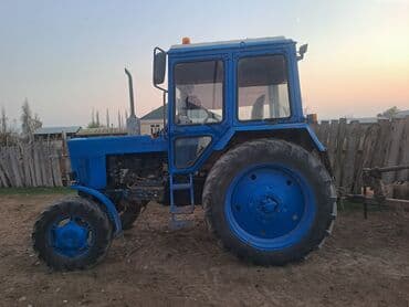 traktor peredok: Belarus MTZ tipli mavi traktör - Ön təkər bazası daraldılmış (ikili — 10