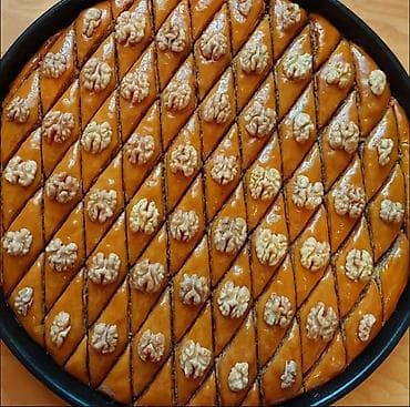 sərin su: Şirniyyat: Azərbaycan paxlavası (şəbəkəli laylı paxlava) Təsvir: - — 1