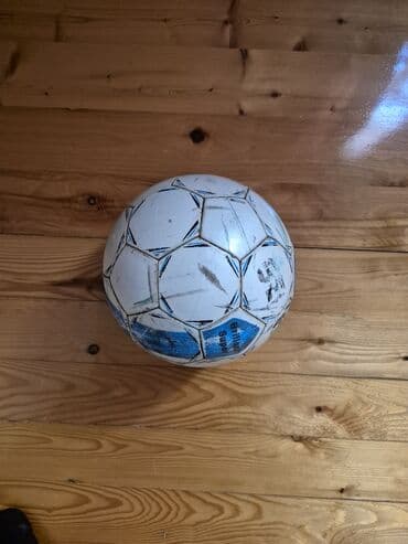 Dəbilqələr: Futbol topu - Klassik 32 panelli quruluş (200 altıbucaqlı + 12 — 6